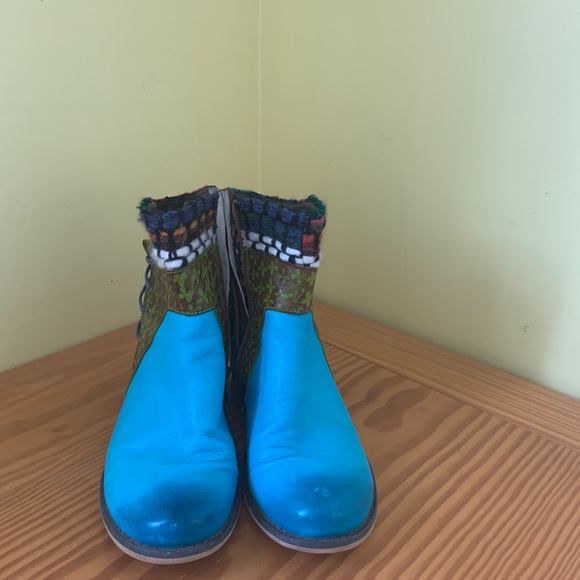 Unique blue leather boot with fabric detail. - Picture 3 of 3